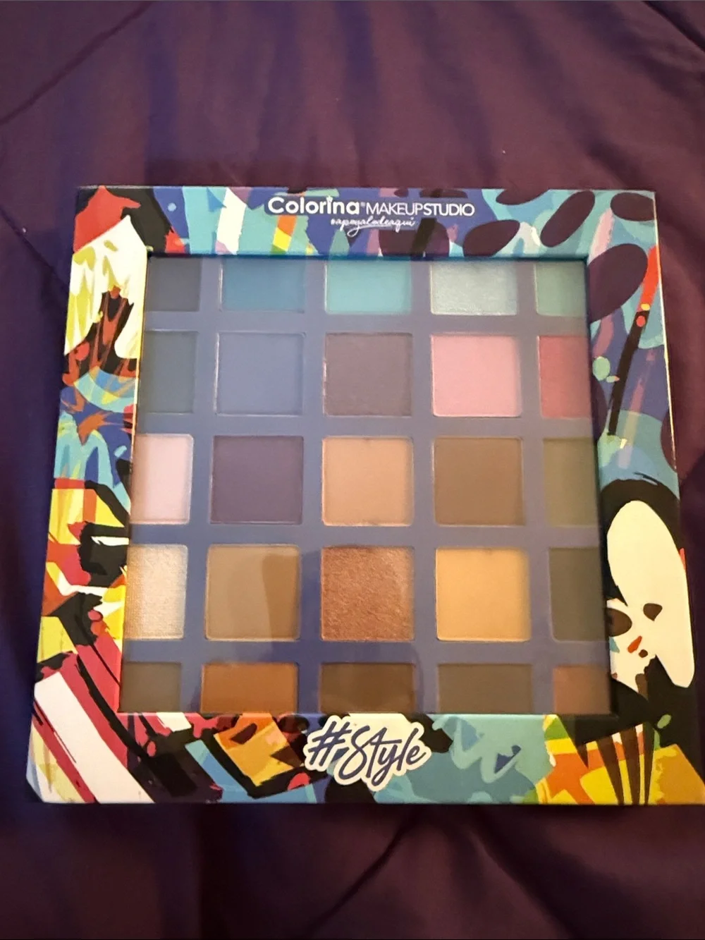 #Style Eyeshadow Palette - Assorted Blue & Neutral Shades